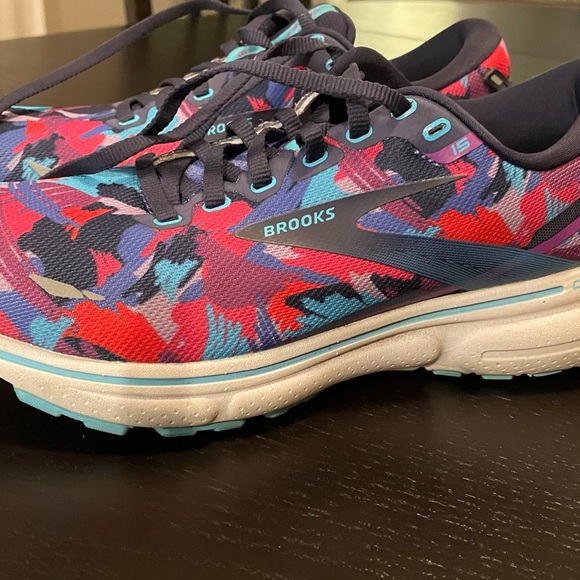 Brooks running shoes - Picture 2 of 5